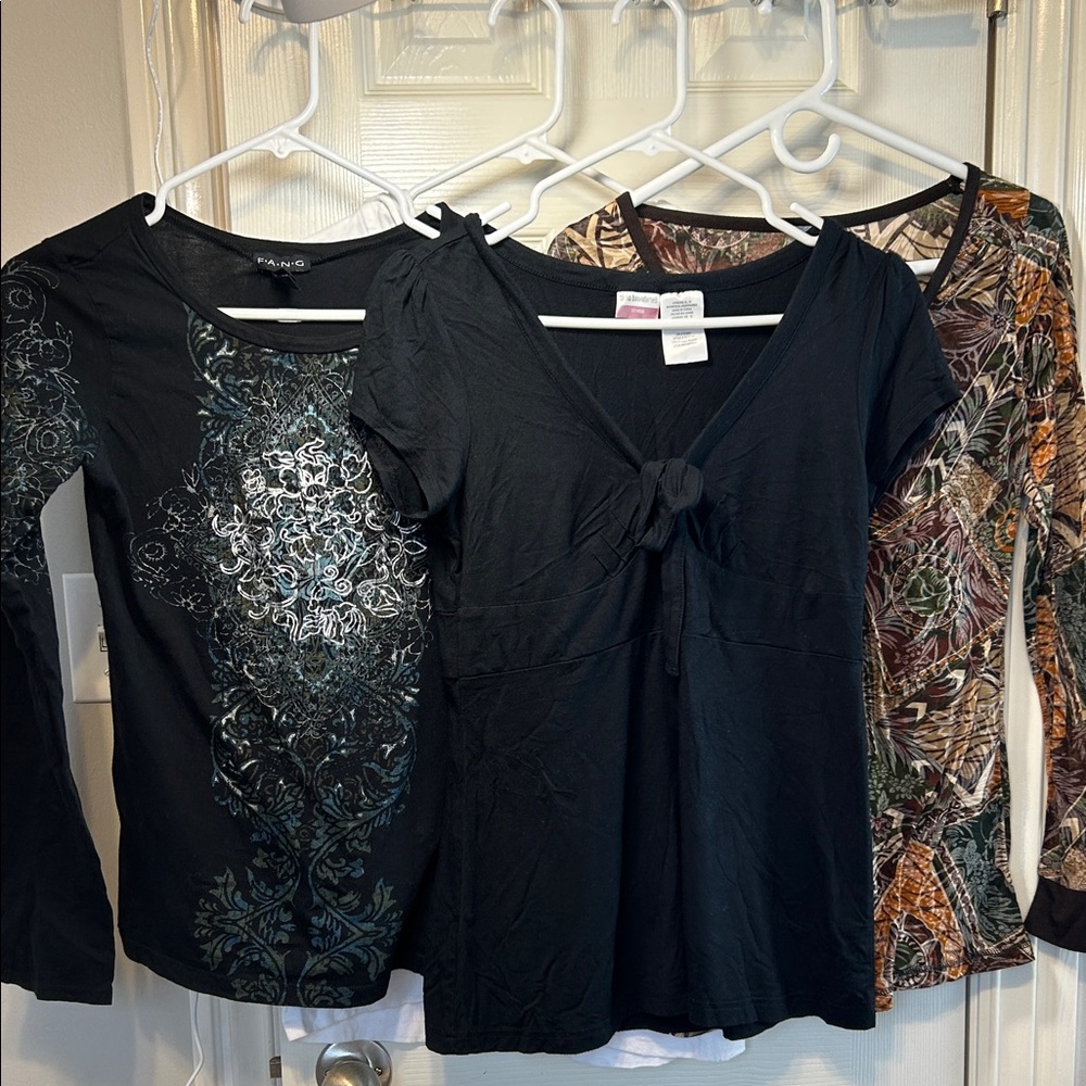 🤑BUNDLE❤️ 4 Women's Tops